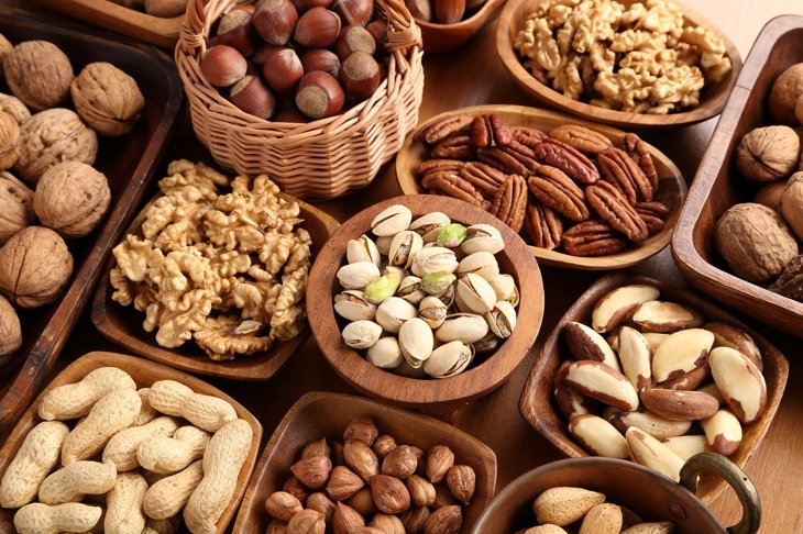 10 Reasons to Make Nuts Your Next Snack
